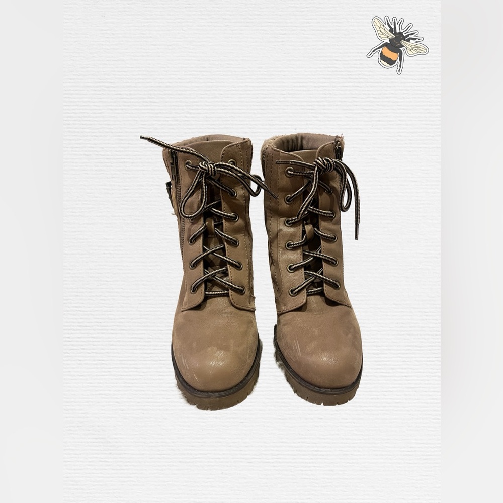 Cute zip and tie up boots.